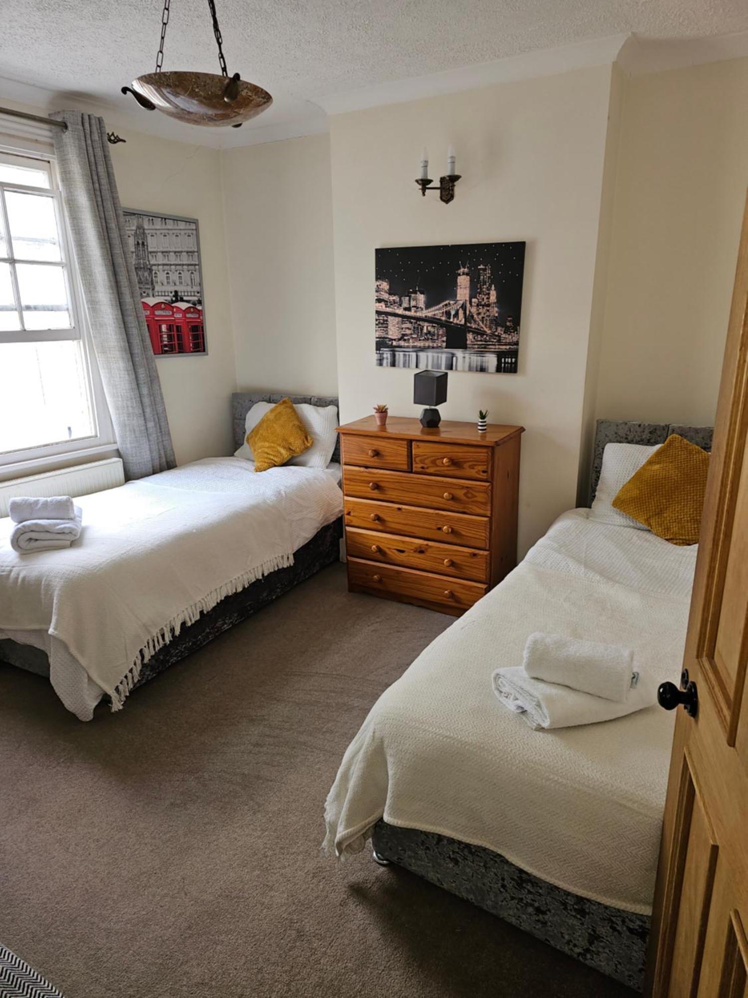 Inviting 2-bed In Holiday home