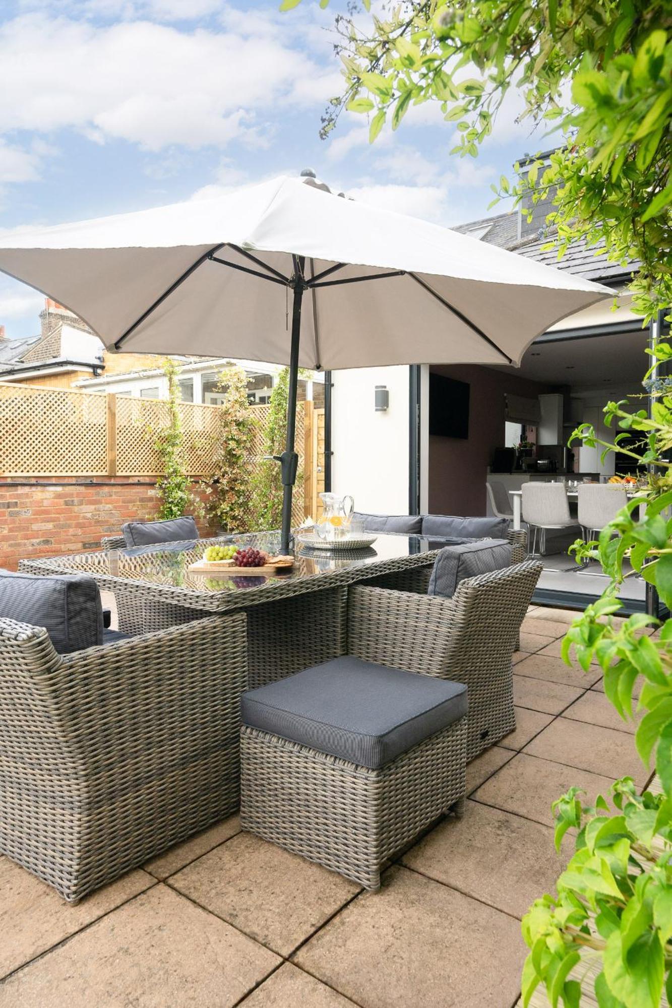 Holiday home Luxury Family In With Large Garden, Games Room, Office, Parking & Pet-friendly