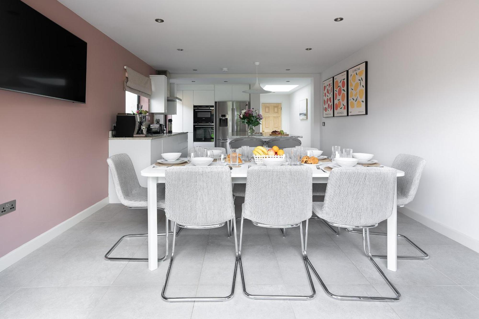Holiday home Luxury Family In With Large Garden, Games Room, Office, Parking & Pet-friendly