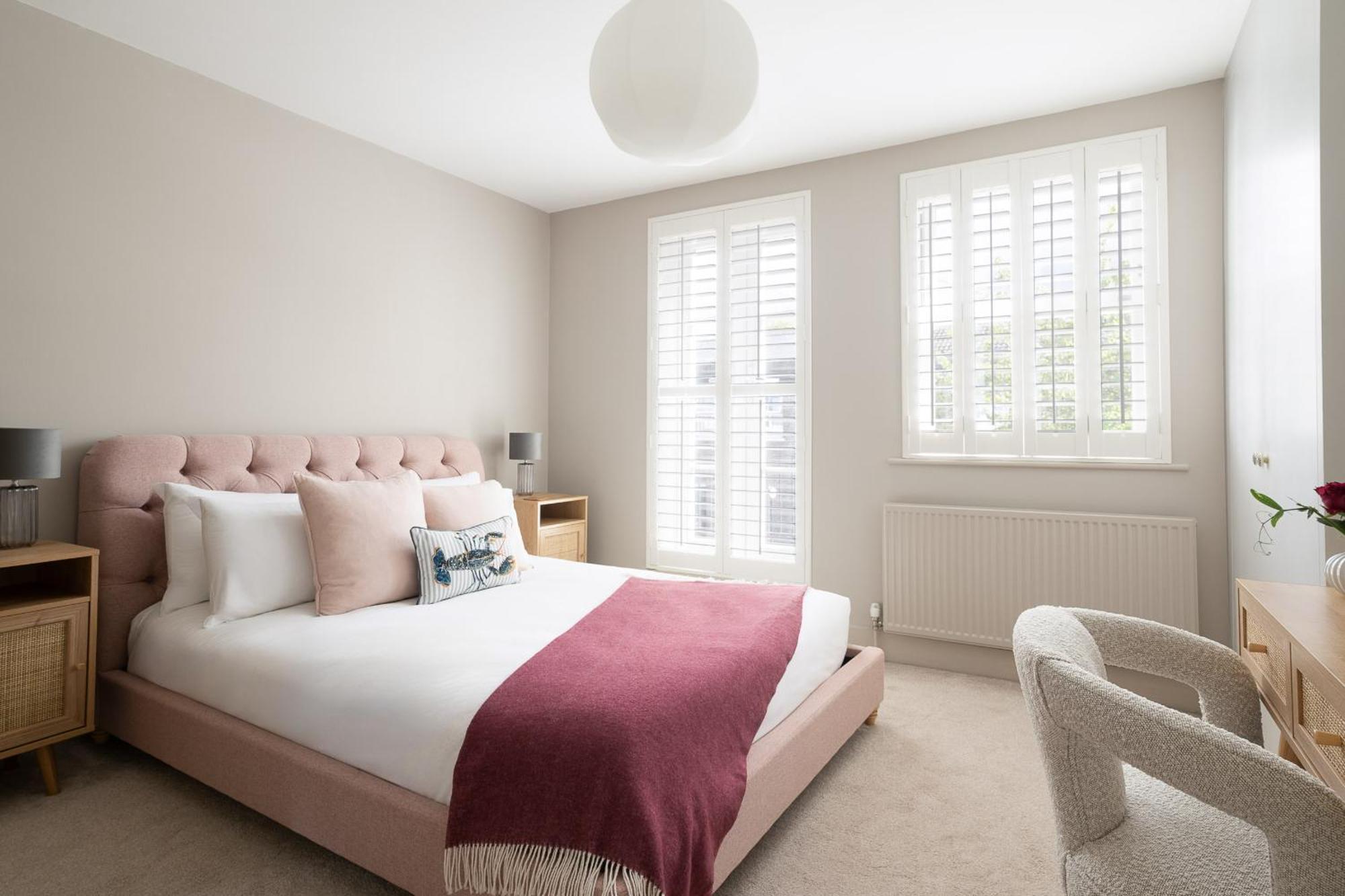 Luxury Family In With Large Garden, Games Room, Office, Parking & Pet-friendly Windsor