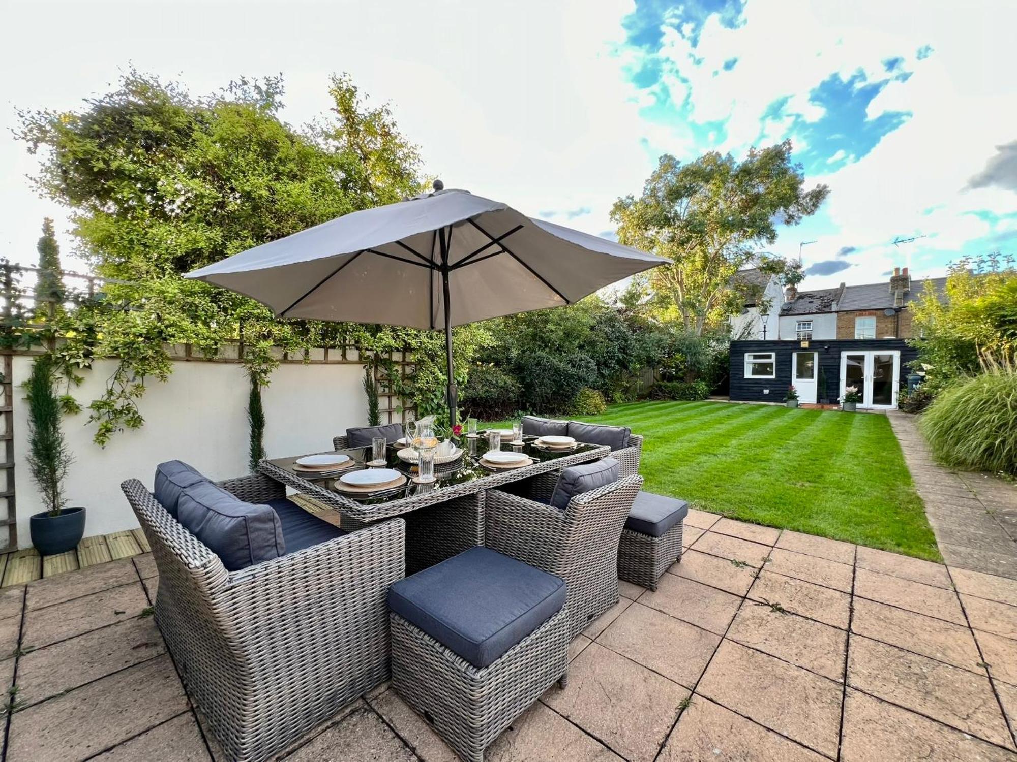 Holiday home Luxury Family In With Large Garden, Games Room, Office, Parking & Pet-friendly Windsor