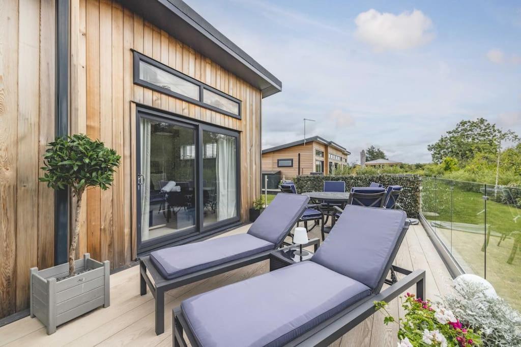 Holiday home Luxury With Hot Tub In Marina Windsor