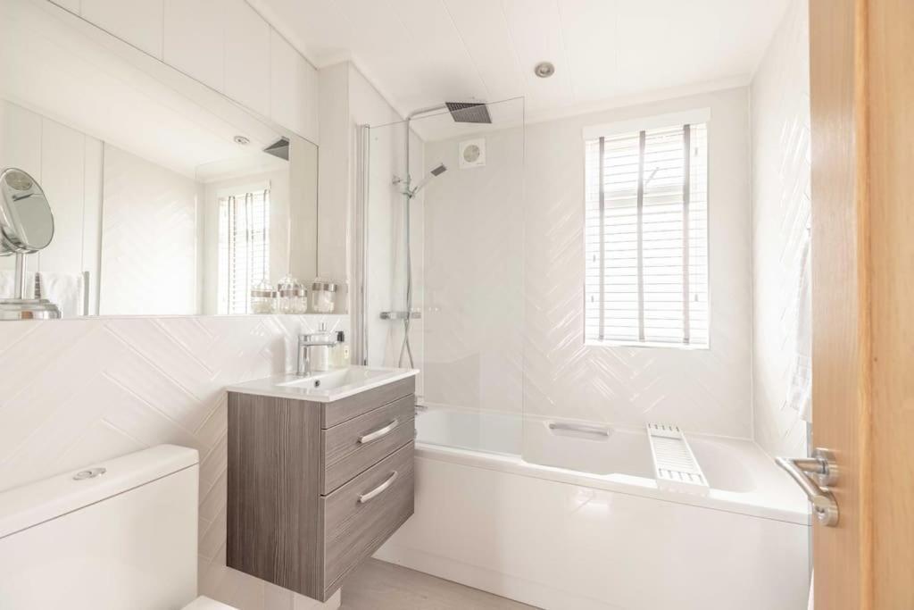 Luxury With Hot Tub In Marina Holiday home