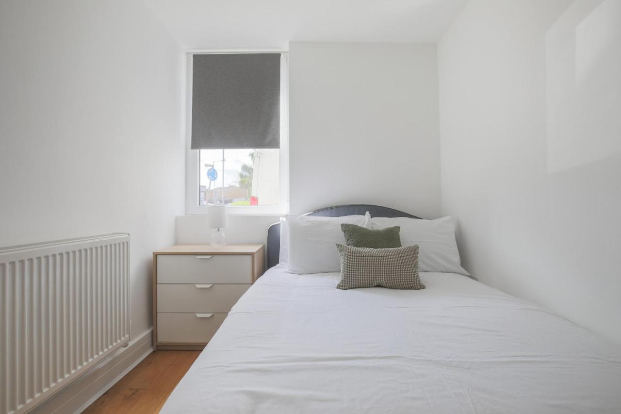 Entr - Modern In * Windsor