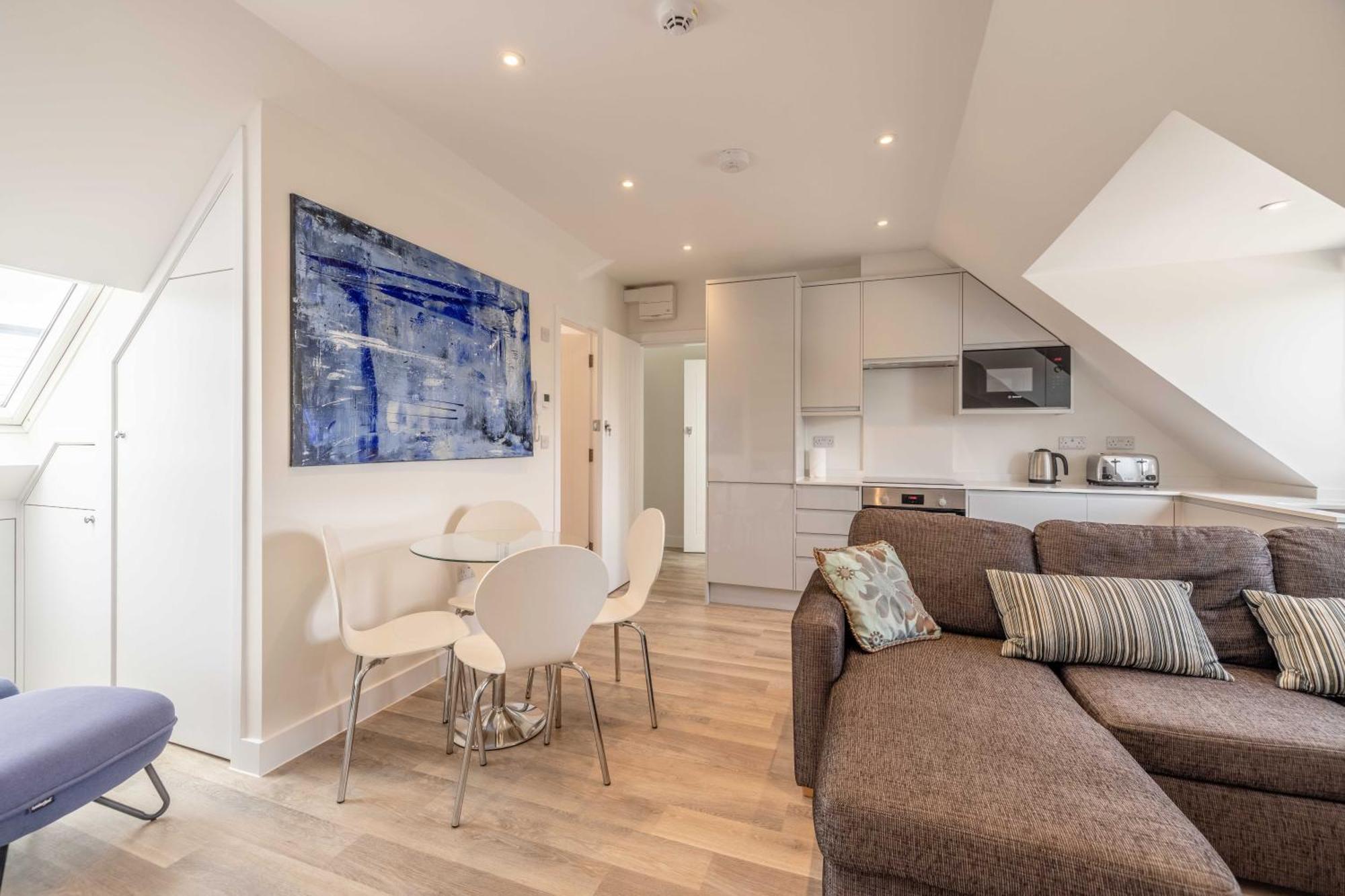 Entr - Modern In * Windsor