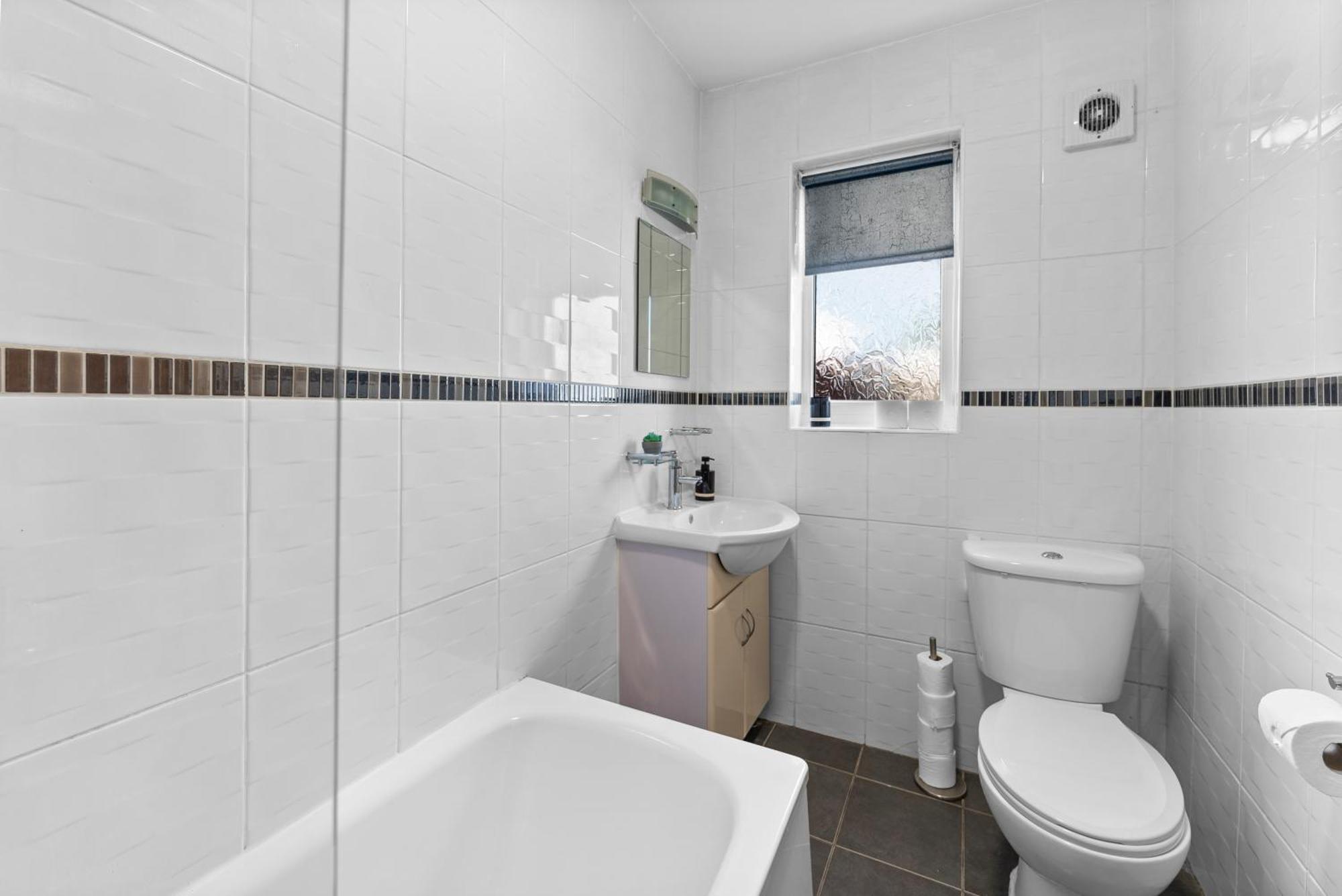 Charming 3 Bedroom House In The Heart Of Windsor *