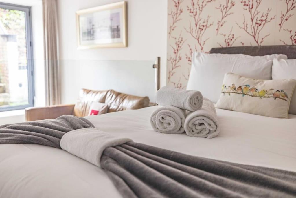 Stylish 1br, 2-min Walk To Castle *
