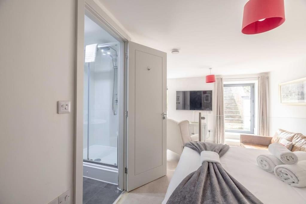 Stylish 1br, 2-min Walk To Castle