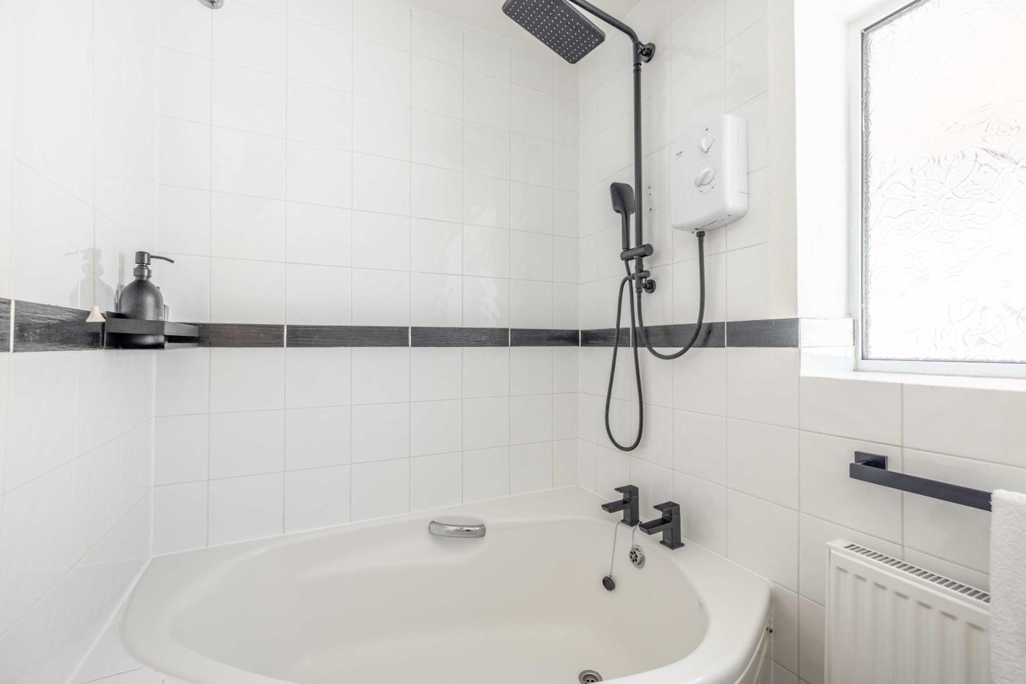 Super Cool Flats In With Parking And Ev Apartment *