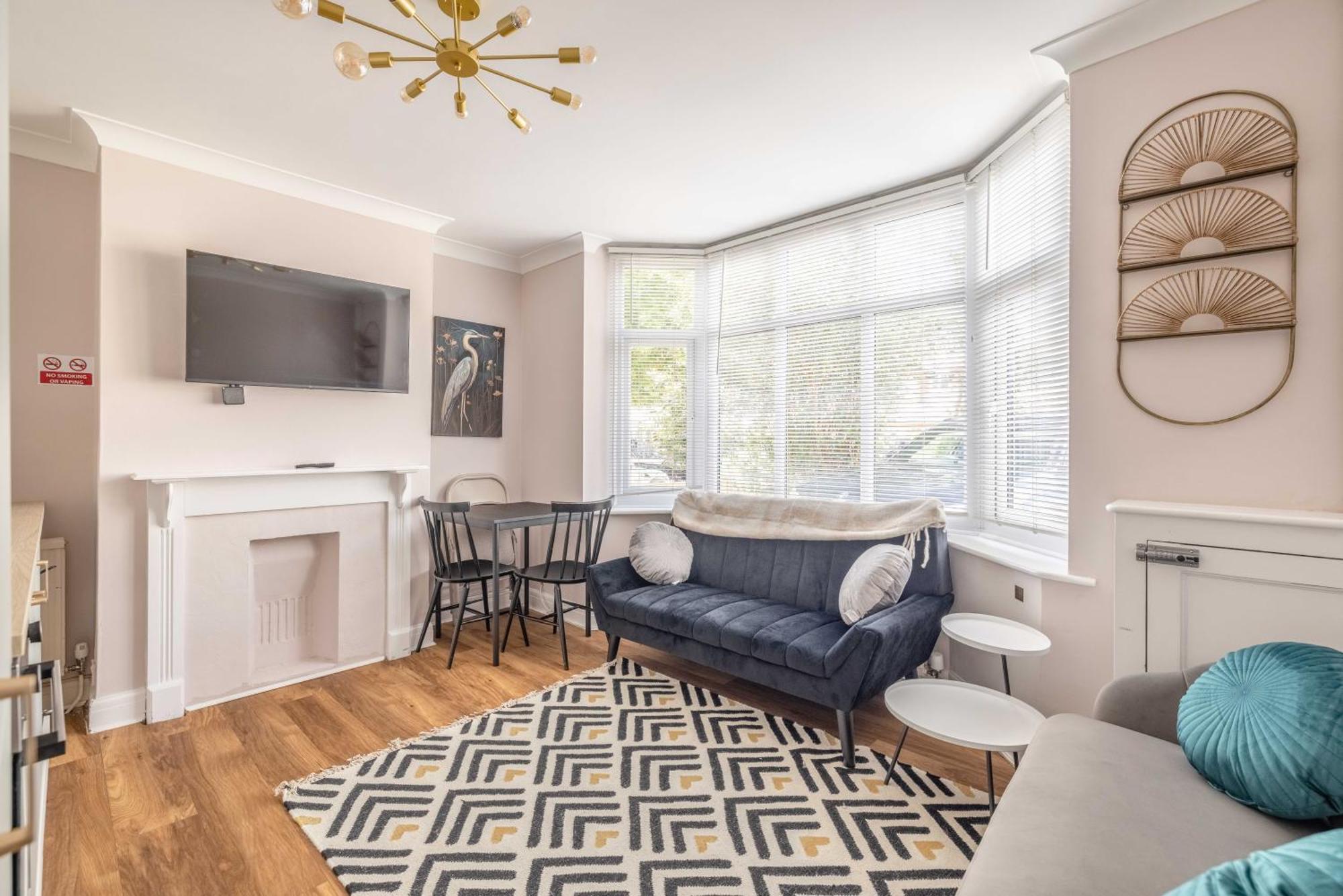 Super Cool Flats In With Parking And Ev * Windsor