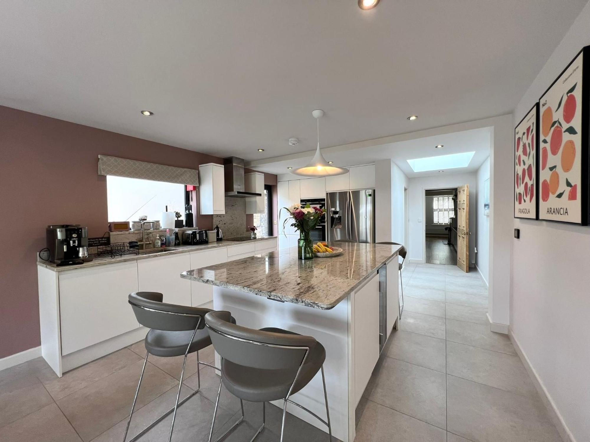 Luxury Family In With Large Garden, Games Room, Office, Parking & Pet-friendly Holiday home Windsor