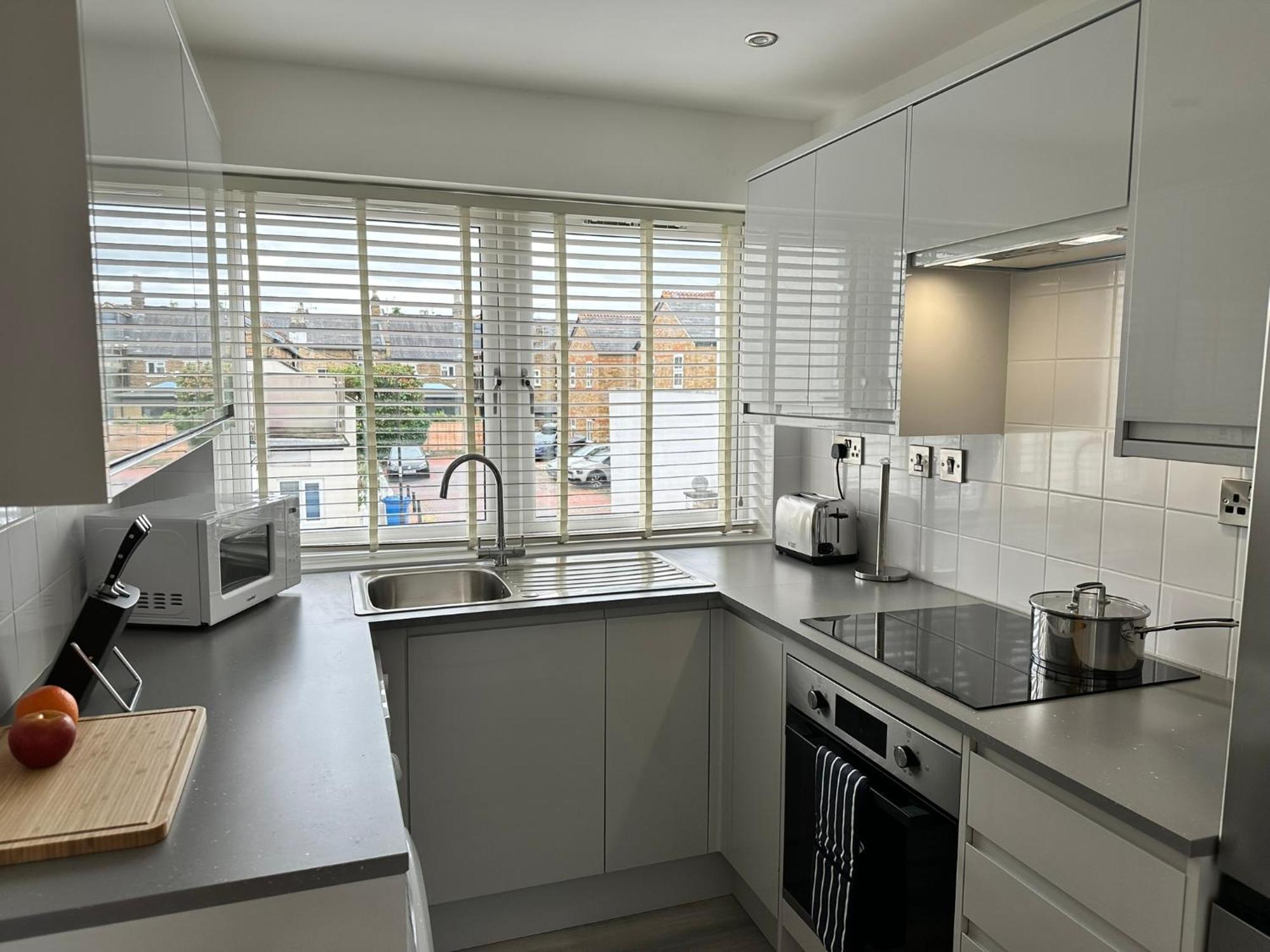 Russell Street- Apartment