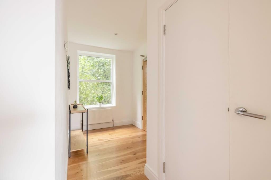 2 Bed Apartment, River Views & Parking Apartamento *