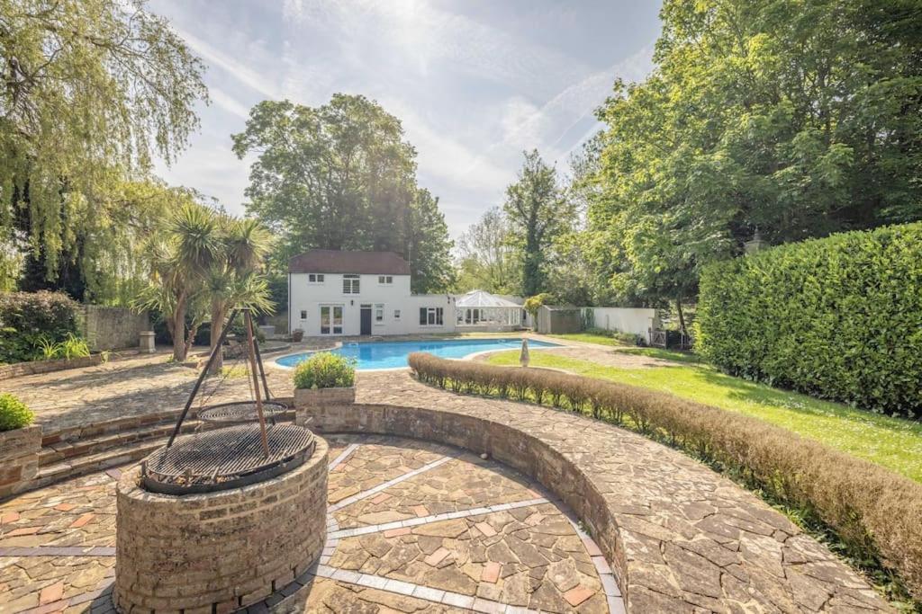 Riverside Gem, 2 Homes, Heated Pool, Hot Tub & Sauna Holiday home *