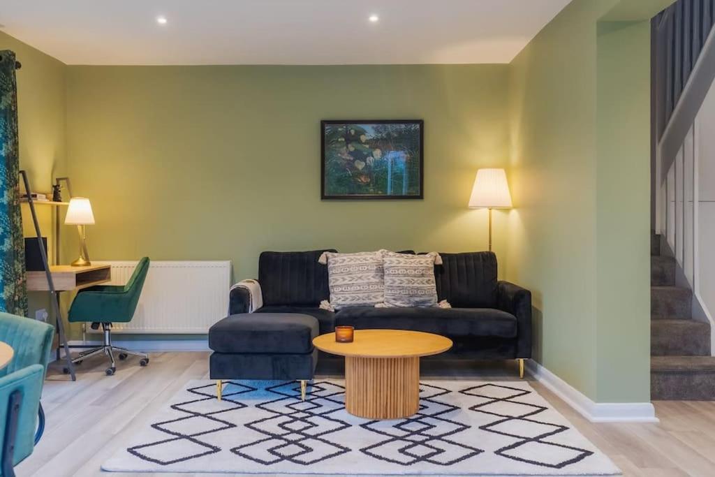 Riverside Gem, 2 Homes, Heated Pool, Hot Tub & Sauna Holiday home Windsor