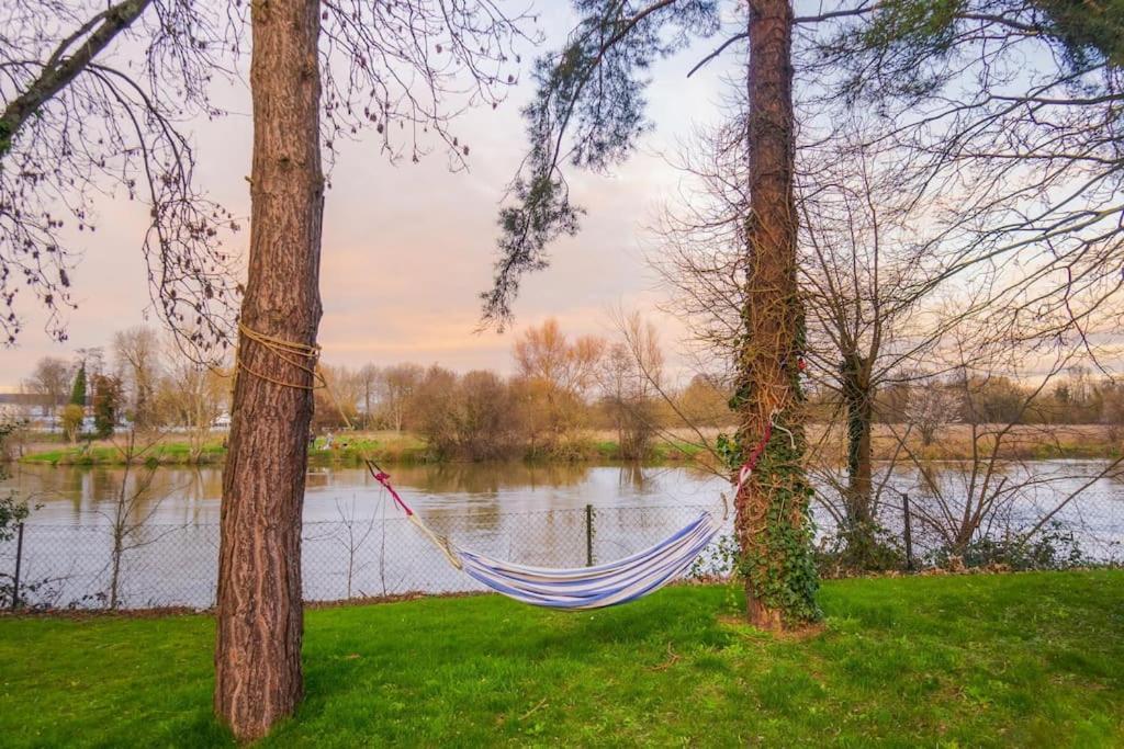 Riverside Gem, 2 Homes, Heated Pool, Hot Tub & Sauna Windsor