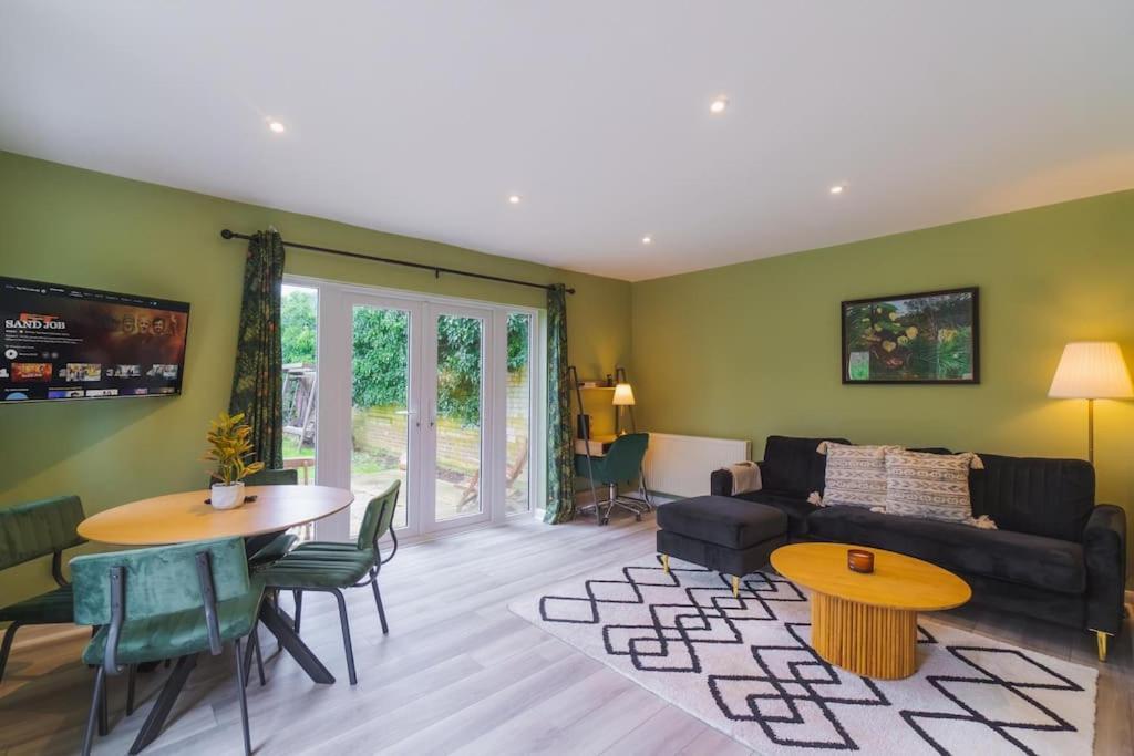 Holiday home Riverside Gem, 2 Homes, Heated Pool, Hot Tub & Sauna