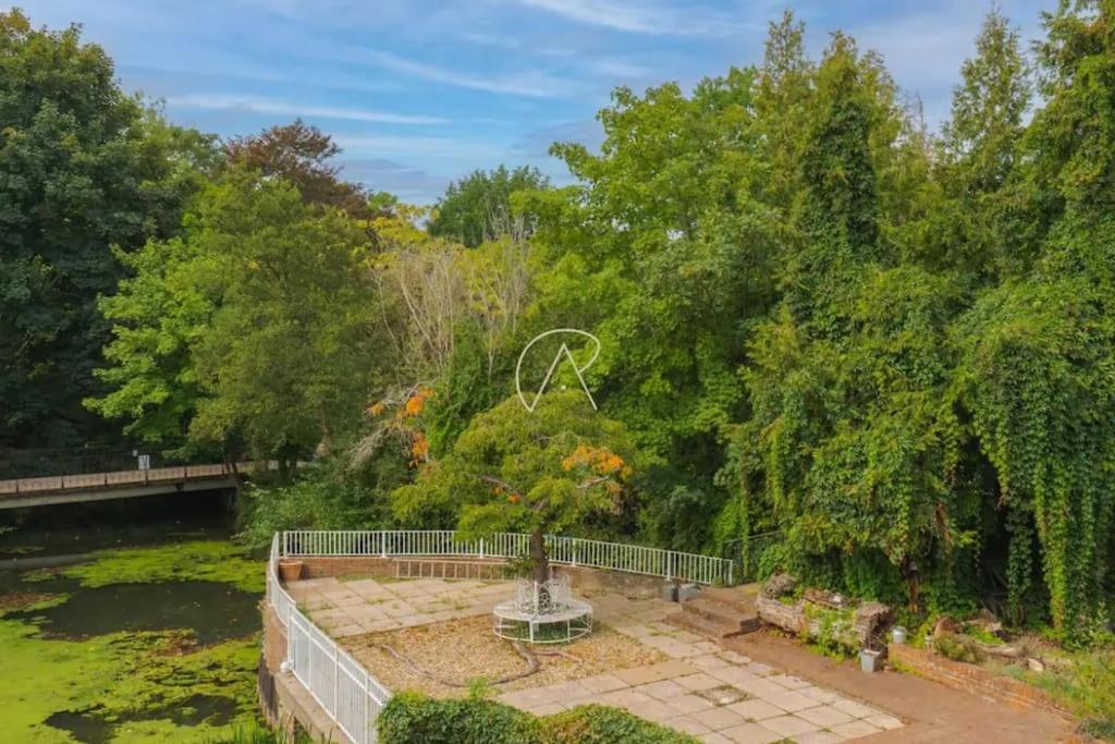 Holiday home Riverside Gem, 2 Homes, Heated Pool, Hot Tub & Sauna *