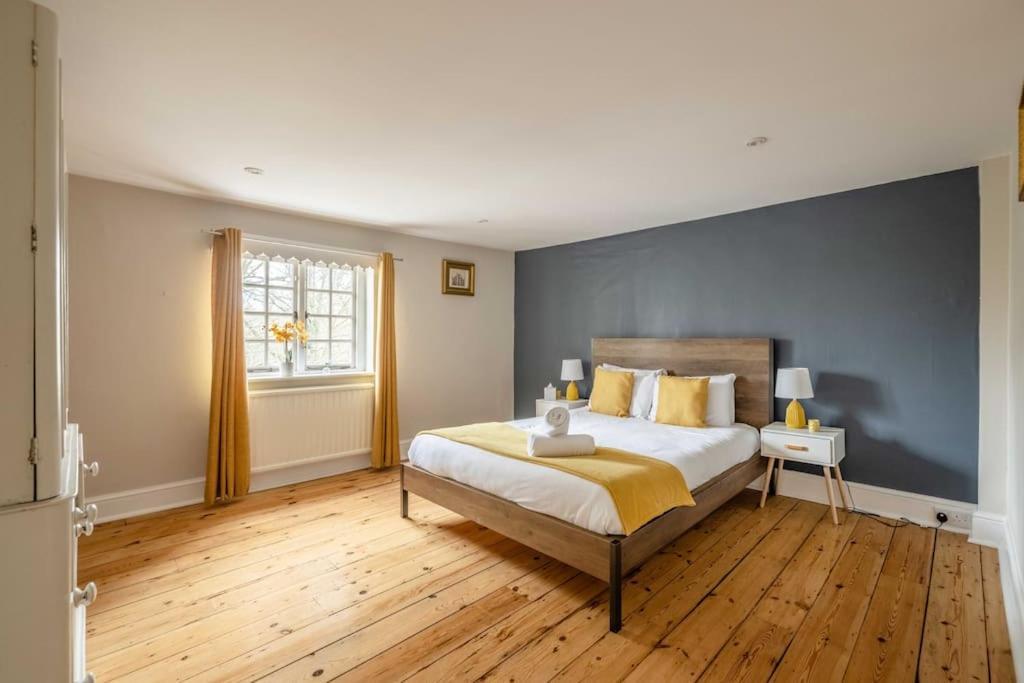 Riverside Gem, 2 Homes, Heated Pool, Hot Tub & Sauna *