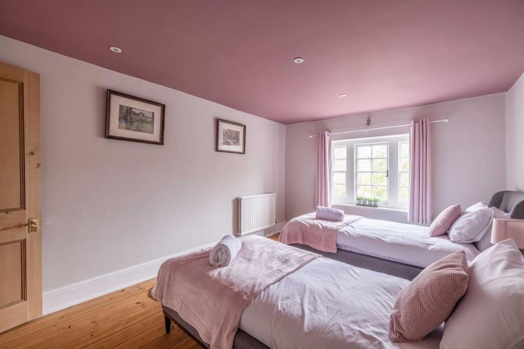 Holiday home Riverside Gem, 2 Homes, Heated Pool, Hot Tub & Sauna Windsor