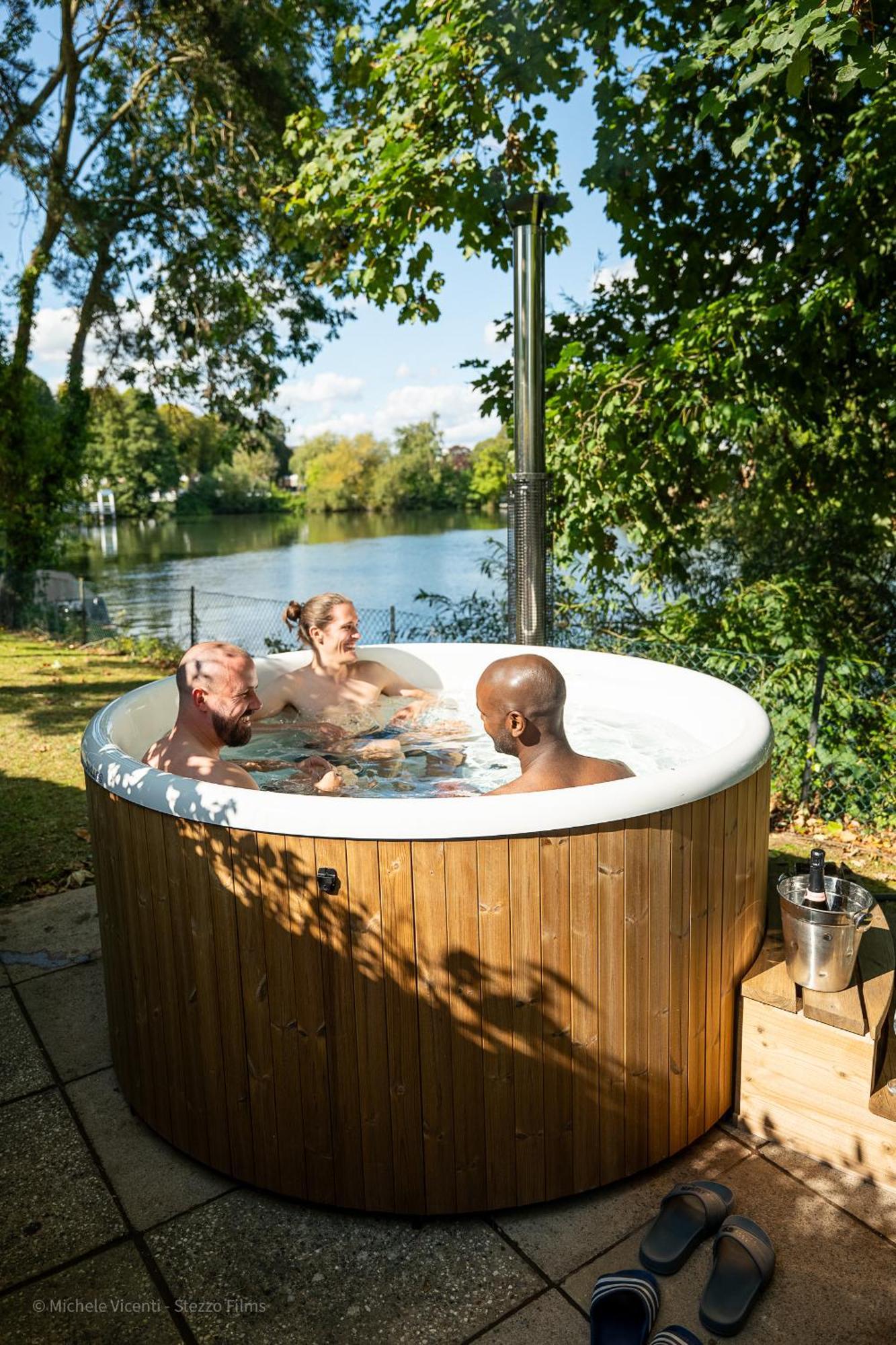 Riverside Gem, 2 Homes, Heated Pool, Hot Tub & Sauna *