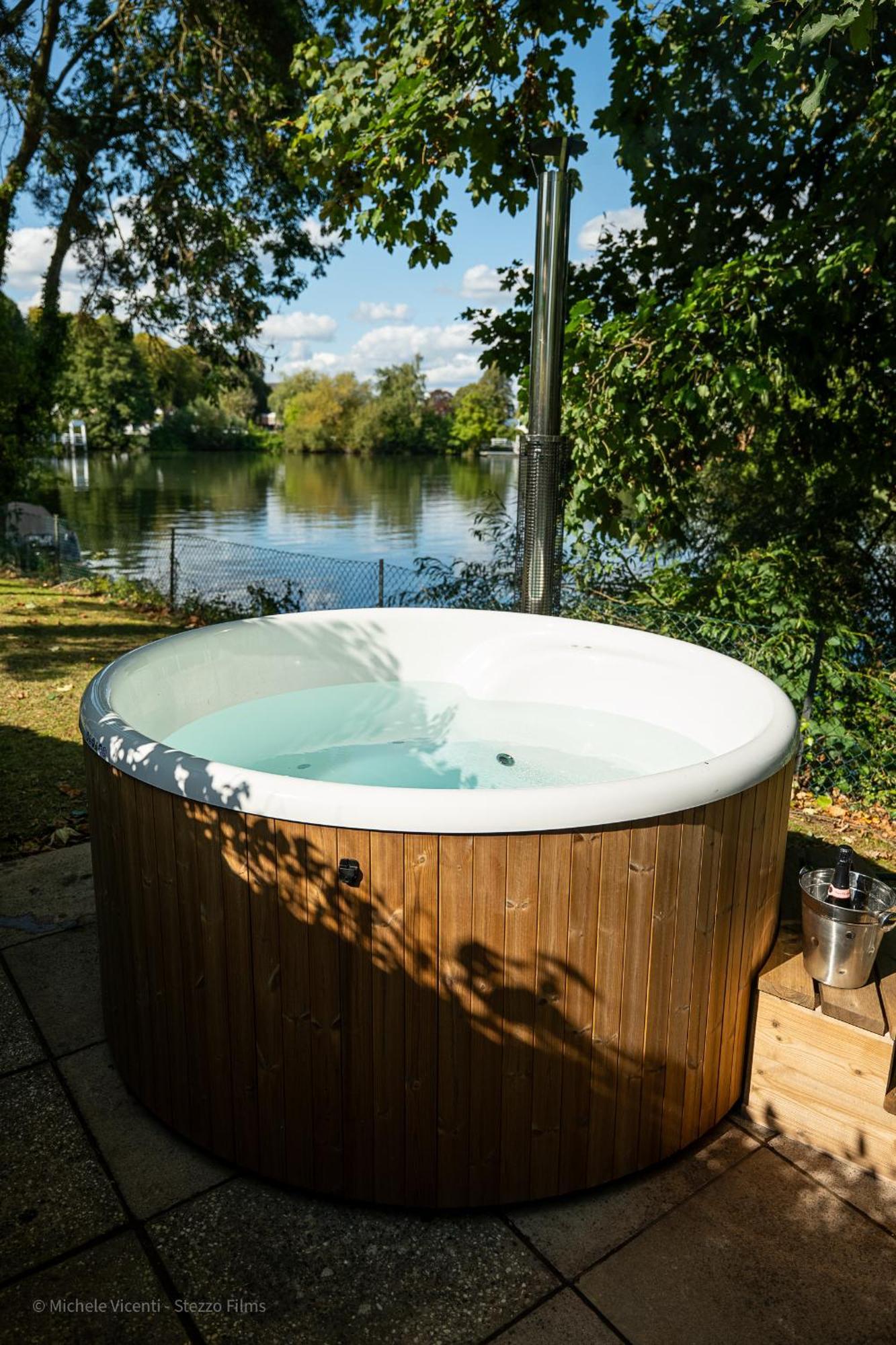 Holiday home Riverside Gem, 2 Homes, Heated Pool, Hot Tub & Sauna