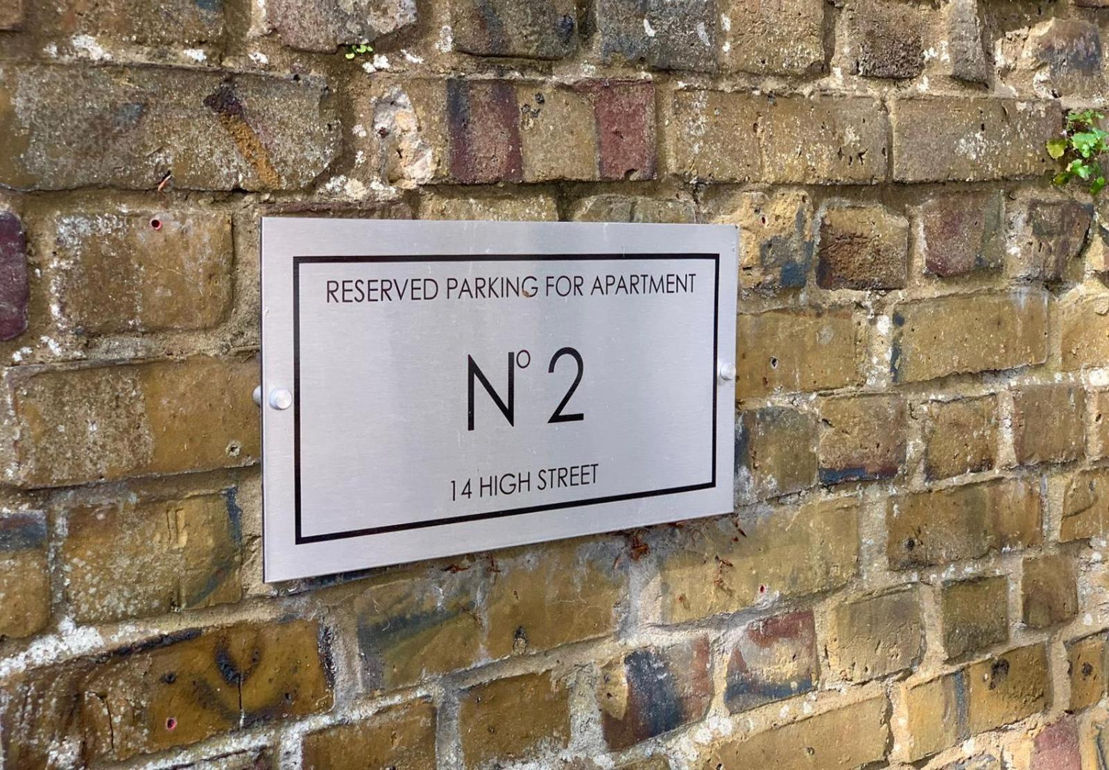Spacious & Light 2bed, 2bath In The Heart Of Apartment *
