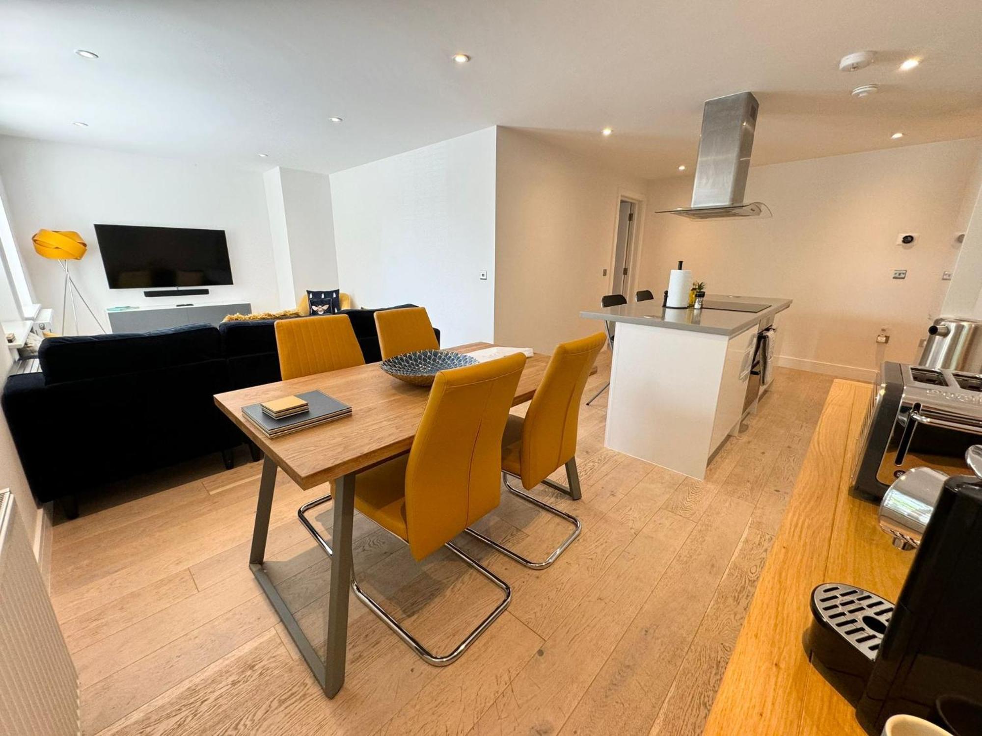 Spacious & Light 2bed, 2bath In The Heart Of *