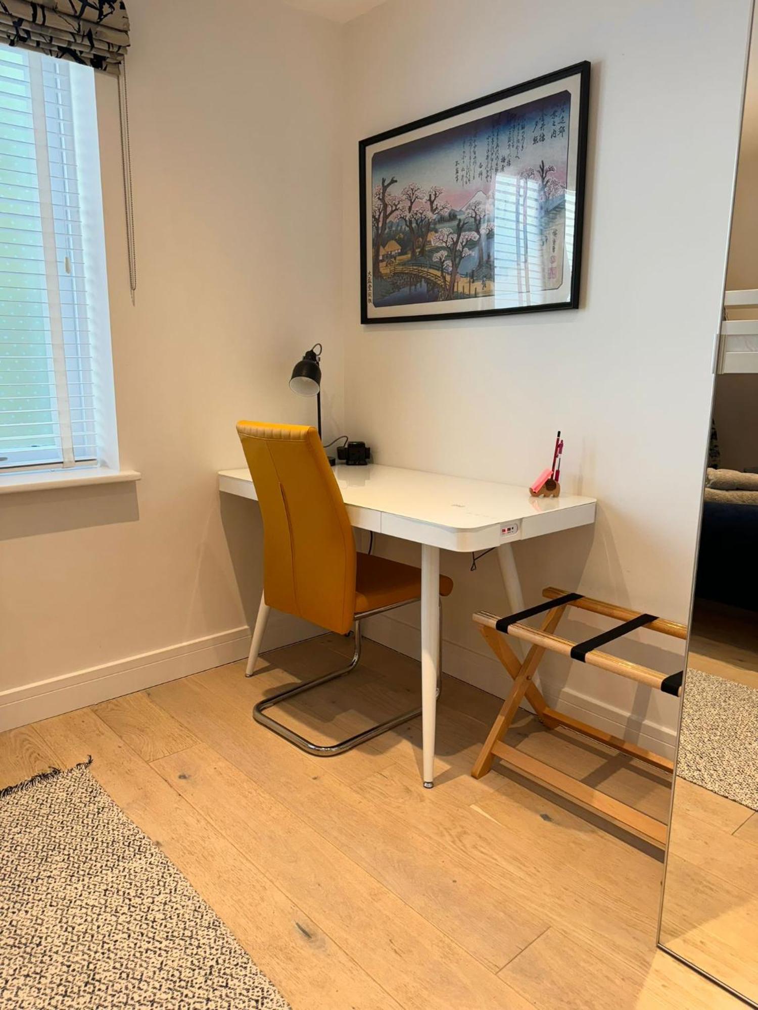Spacious & Light 2bed, 2bath In The Heart Of Apartment