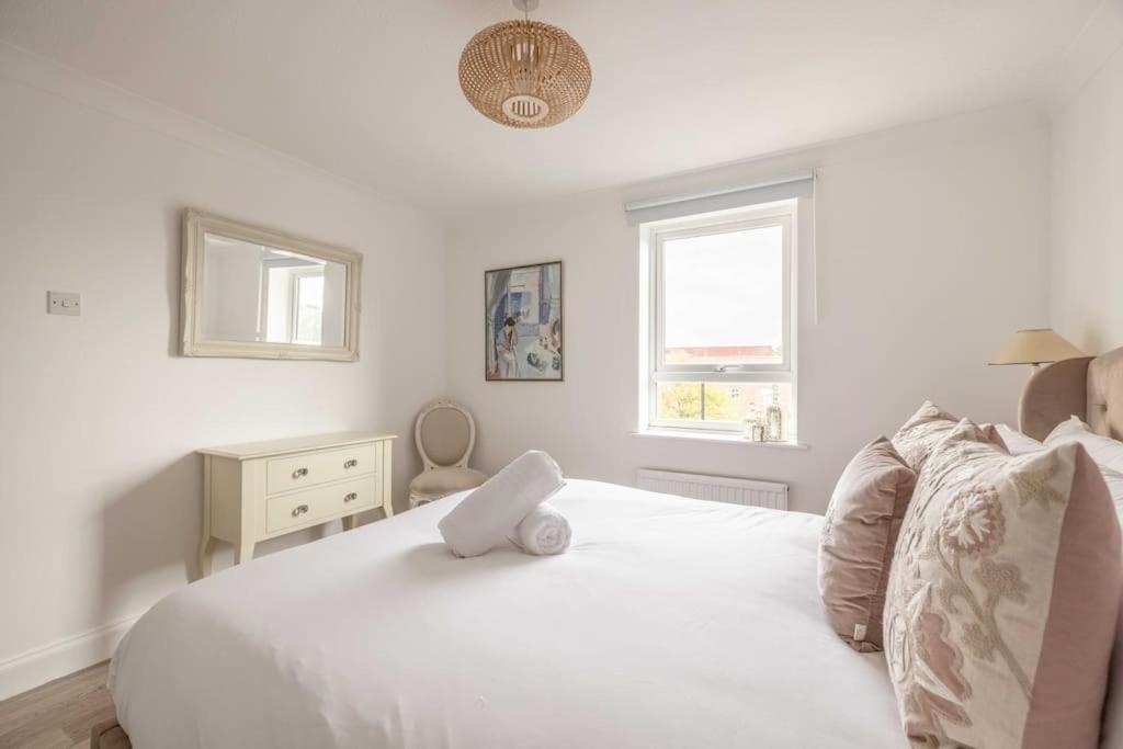 2bed, 2bath Penthouse Near & Long Walk