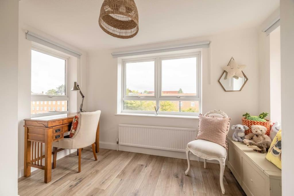 2bed, 2bath Penthouse Near & Long Walk Apartment