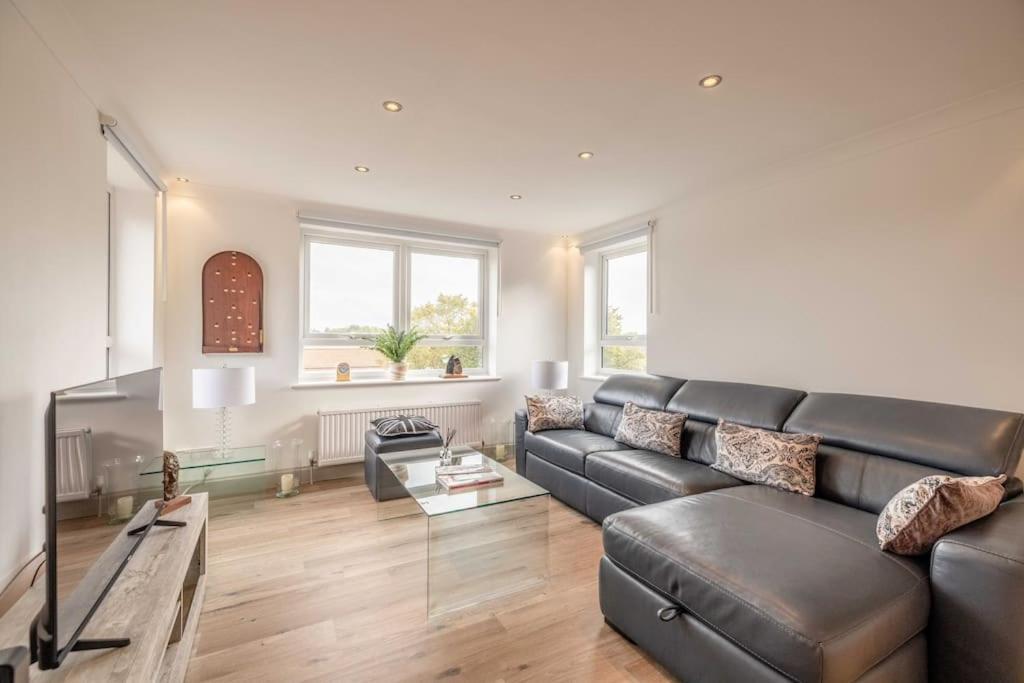 2bed, 2bath Penthouse Near & Long Walk Apartment *