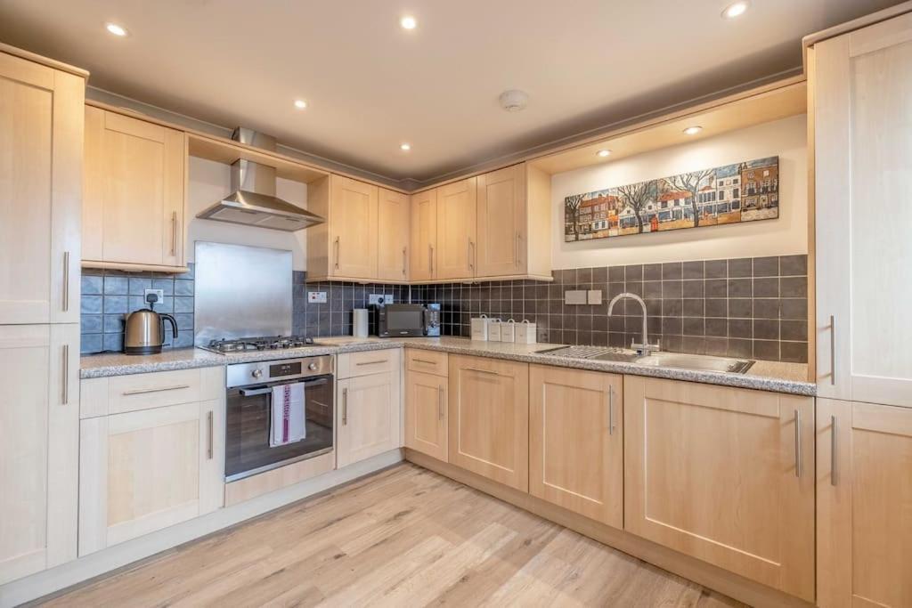 Apartment 2bed, 2bath Penthouse Near & Long Walk Windsor