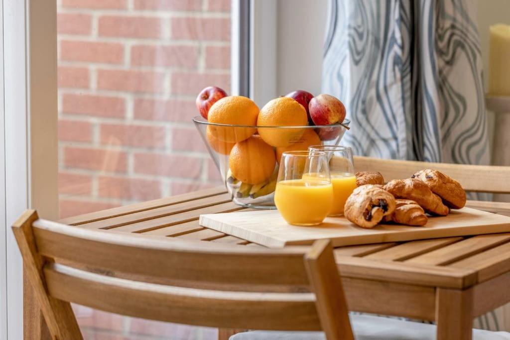 2bed, 2bath Penthouse Near & Long Walk *