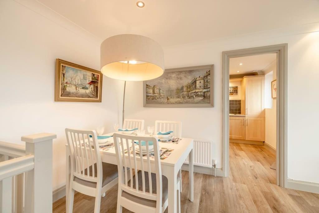 2bed, 2bath Penthouse Near & Long Walk
