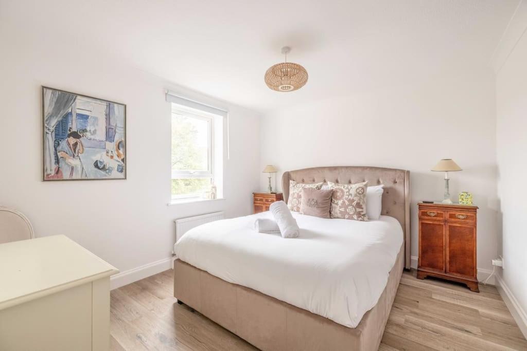 Apartment 2bed, 2bath Penthouse Near & Long Walk