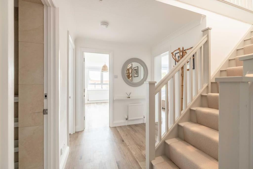 2bed, 2bath Penthouse Near & Long Walk Apartment