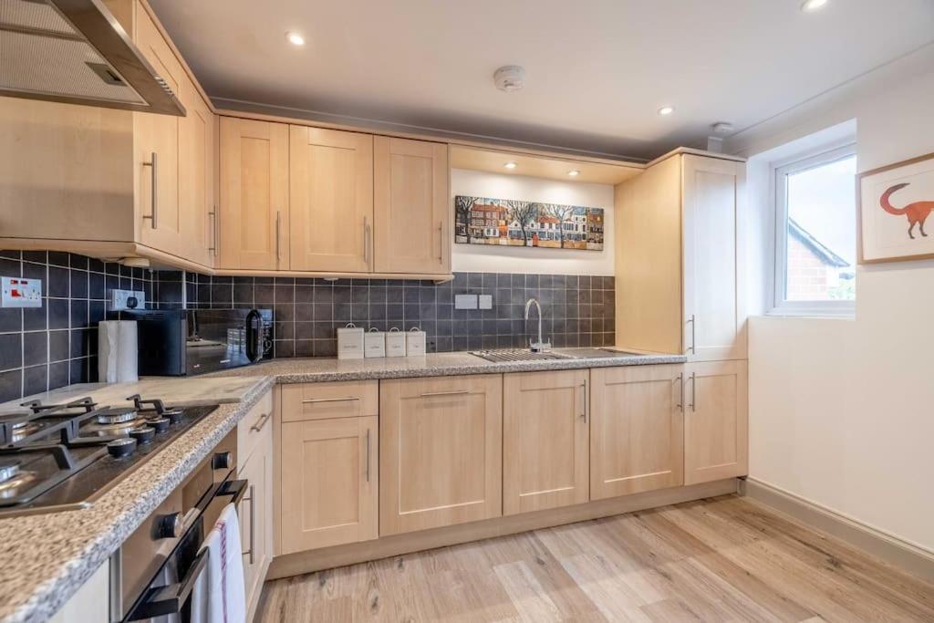Apartment 2bed, 2bath Penthouse Near & Long Walk
