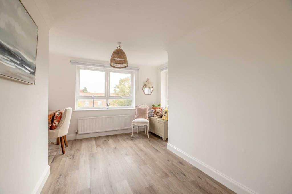 2bed, 2bath Penthouse Near & Long Walk Apartment *