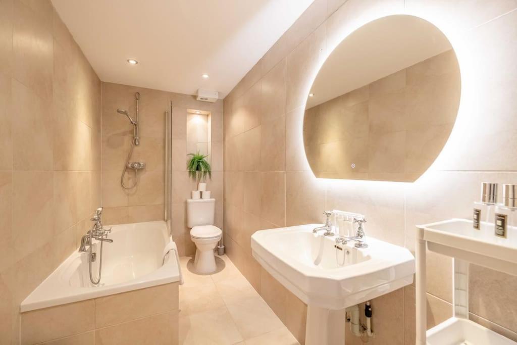 Apartment 2bed, 2bath Penthouse Near & Long Walk *
