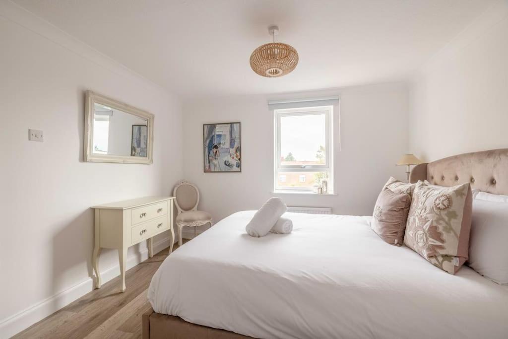 2bed, 2bath Penthouse Near & Long Walk