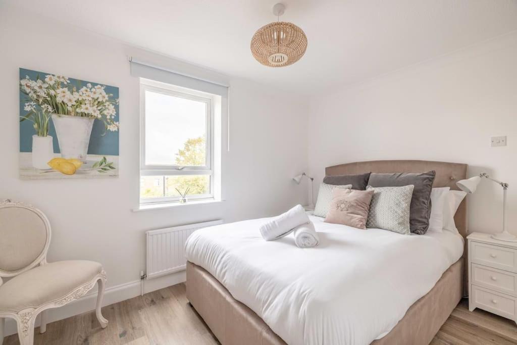 Apartment 2bed, 2bath Penthouse Near & Long Walk *