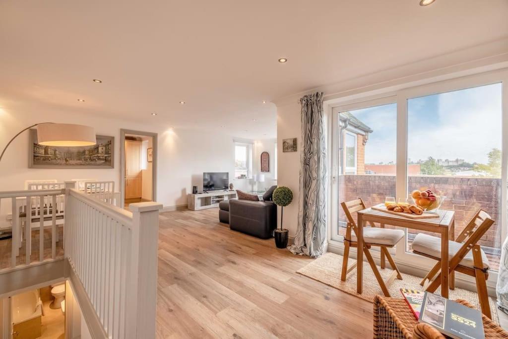Apartment 2bed, 2bath Penthouse Near & Long Walk Windsor