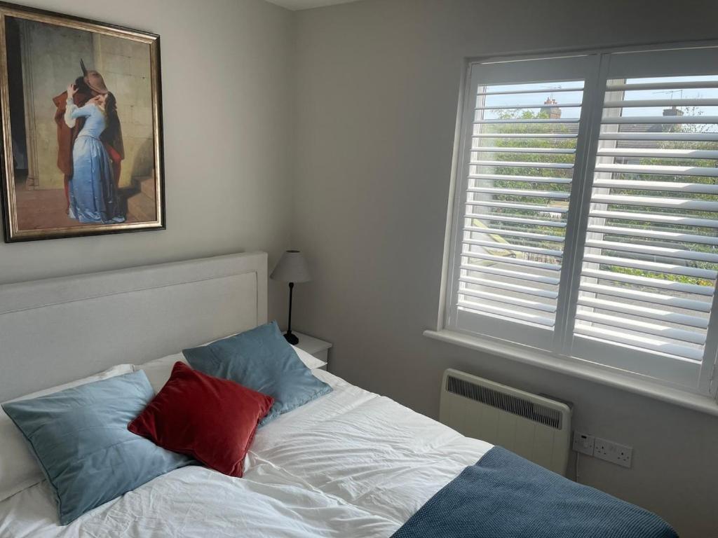 2 Bedroom House In - The Town *