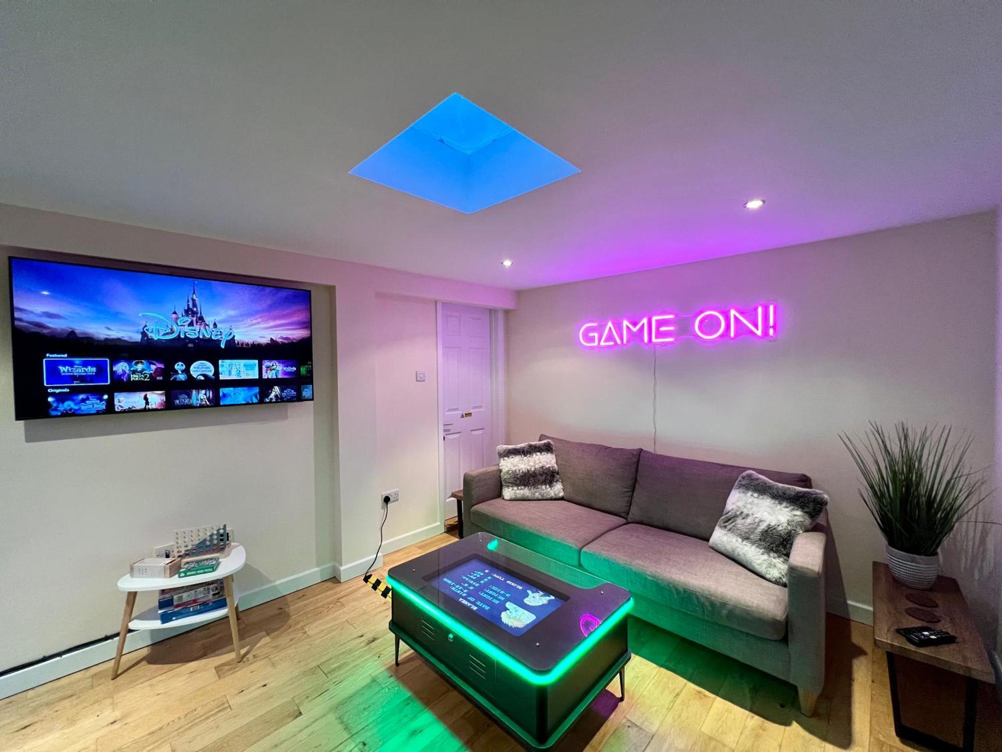 Holiday home Luxury Family In With Large Garden, Games Room, Office, Parking & Pet-friendly Windsor