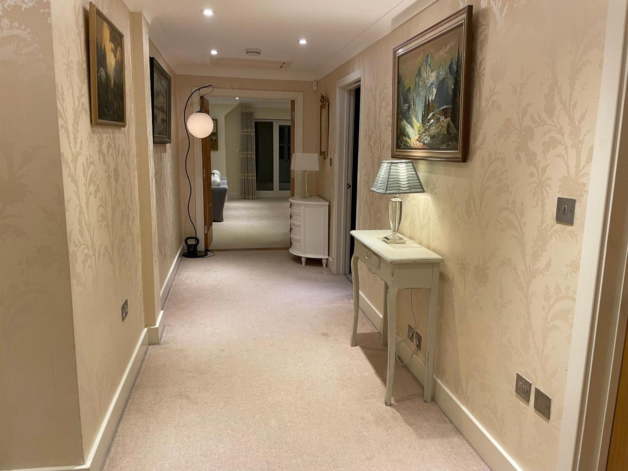 Homestay Floor En-suite Double Bedrooms With Great View Of Castle & Free Parking *