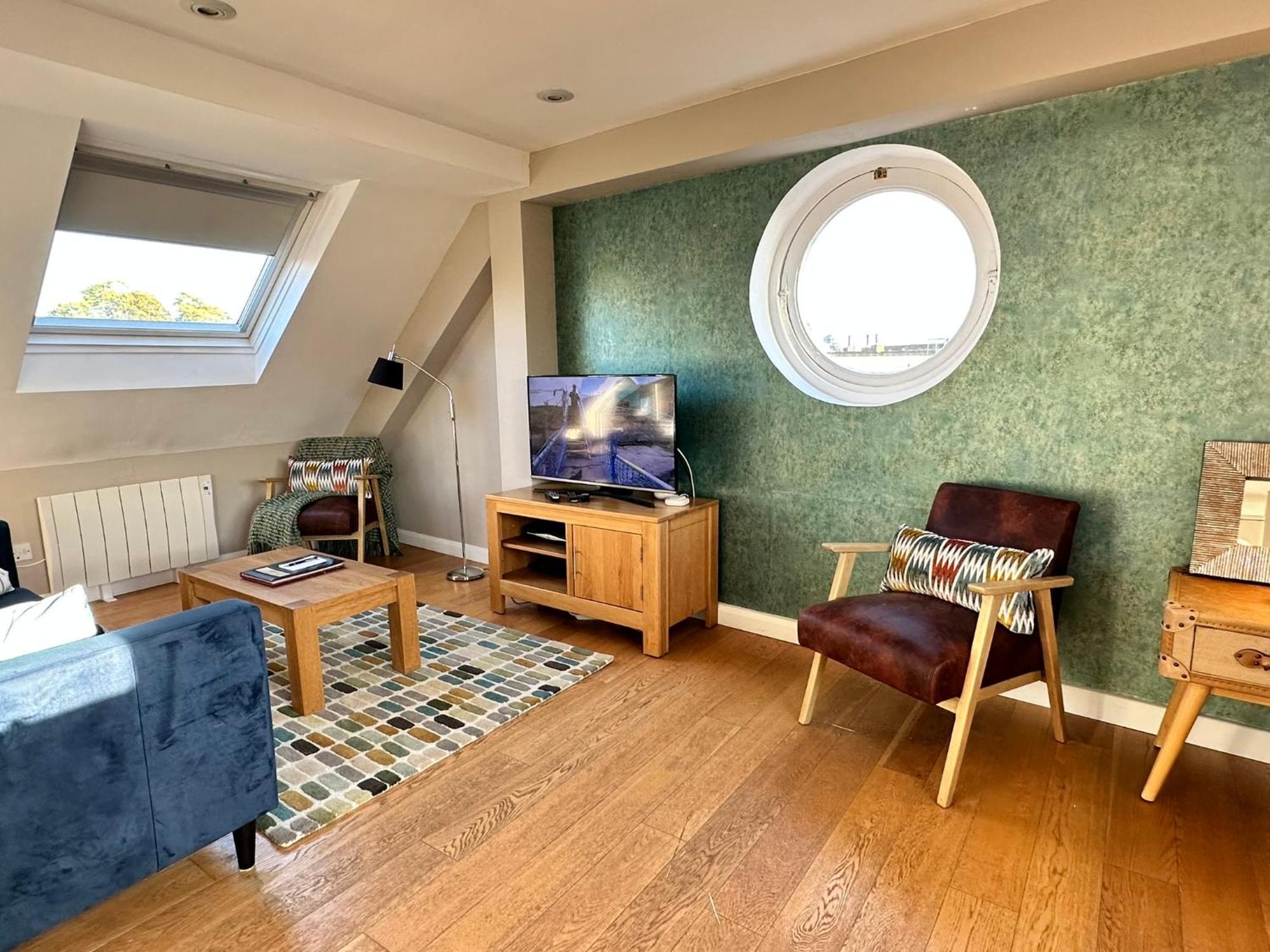 Apartment The Courtyard 2 Bedroom Apartments In Central Windsor With Parking Windsor