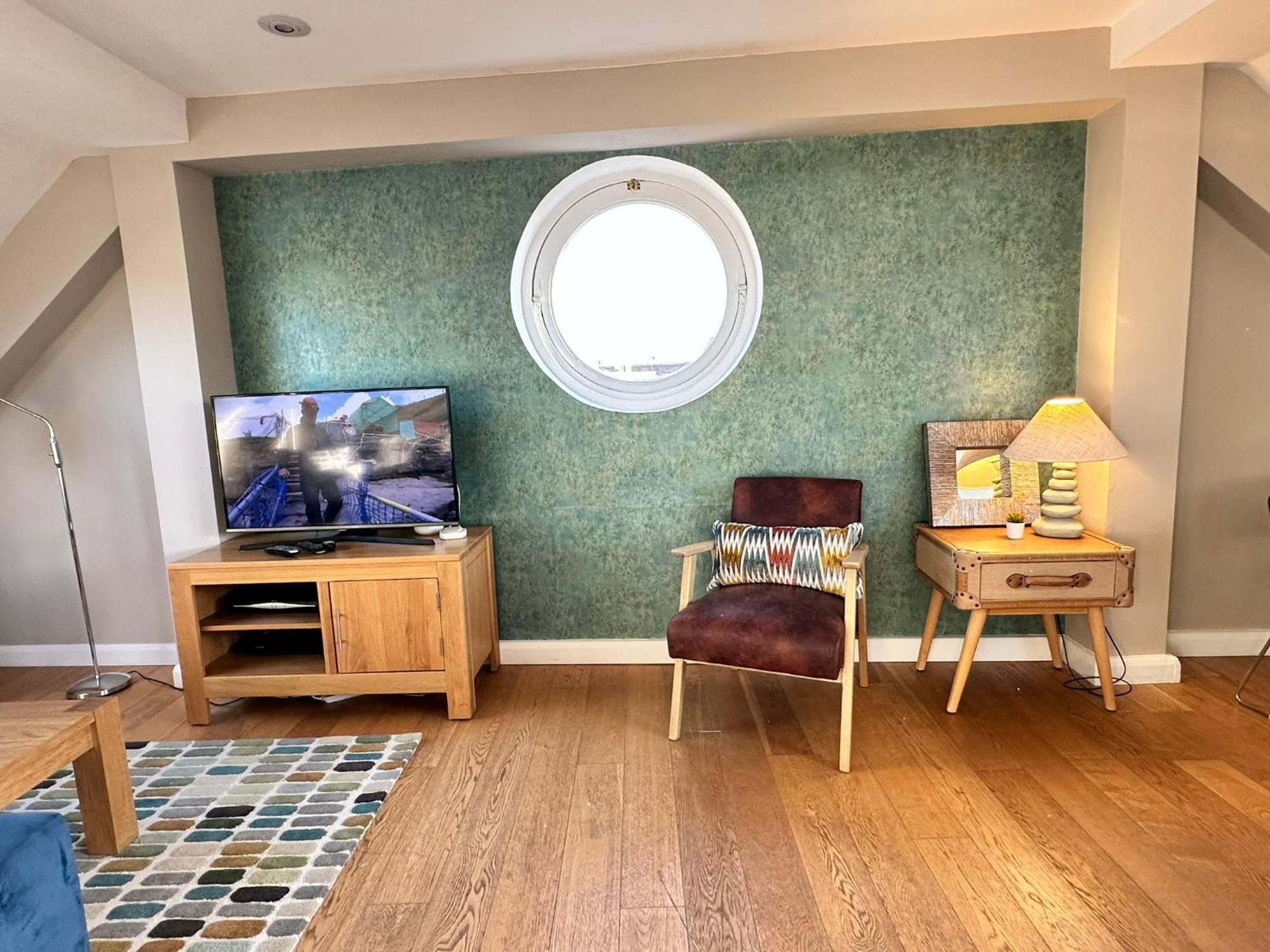 The Courtyard 2 Bedroom Apartments In Central Windsor With Parking Windsor