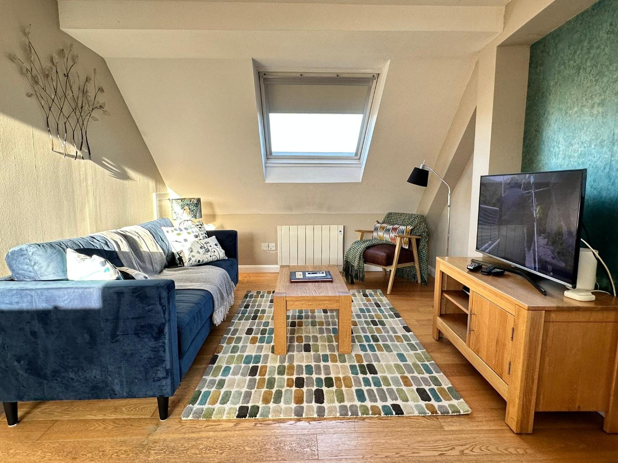 The Courtyard 2 Bedroom Apartments In Central Windsor With Parking * Windsor