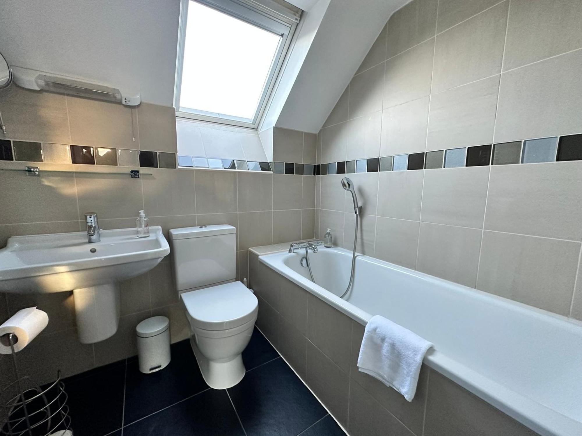 Apartment The Courtyard 2 Bedroom Apartments In Central Windsor With Parking